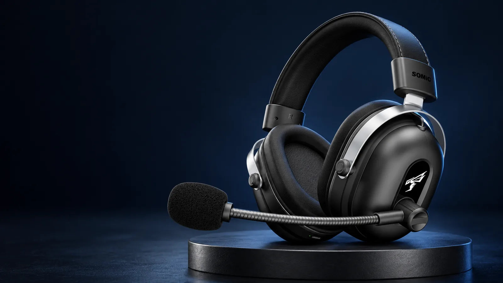 Commander wireless headset with black cushions, silver yokes and an adjustable boom microphone